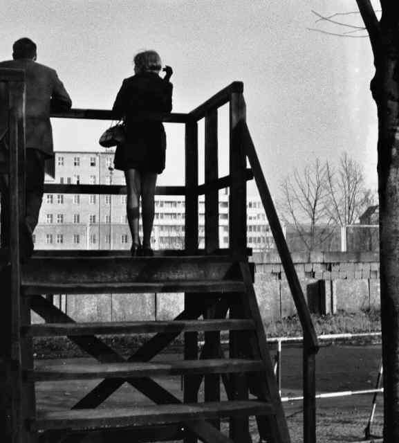 Berlin, British Sector, Viewing the Wall